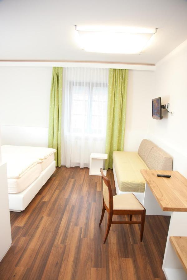 Gasthof Pack "Zur Lebing Au" هارتبرج الغرفة الصورة